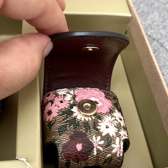 COPY - Coach iPod Case and round coin little purse - Picture 4 of 8